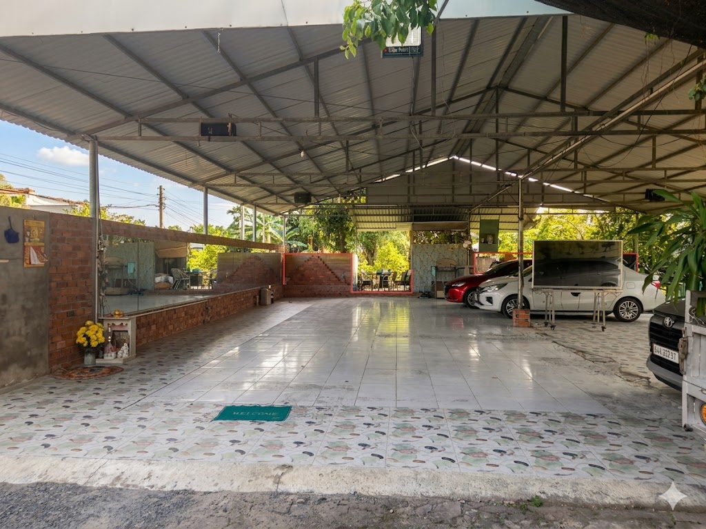 Nhà và đất mặt tiền đường Phạm Hùng