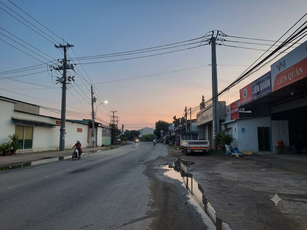 Nhà và kho mặt tiền đường Phan Văn Đáng